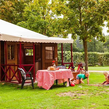 Campsite Zweeds Huisje Glamping